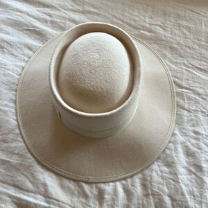Olive & Pique off white hat adjustable